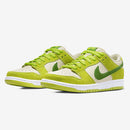 SB Dunk Low Sour – Apple Elegante