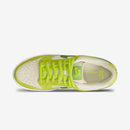 SB Dunk Low Sour – Apple Elegante